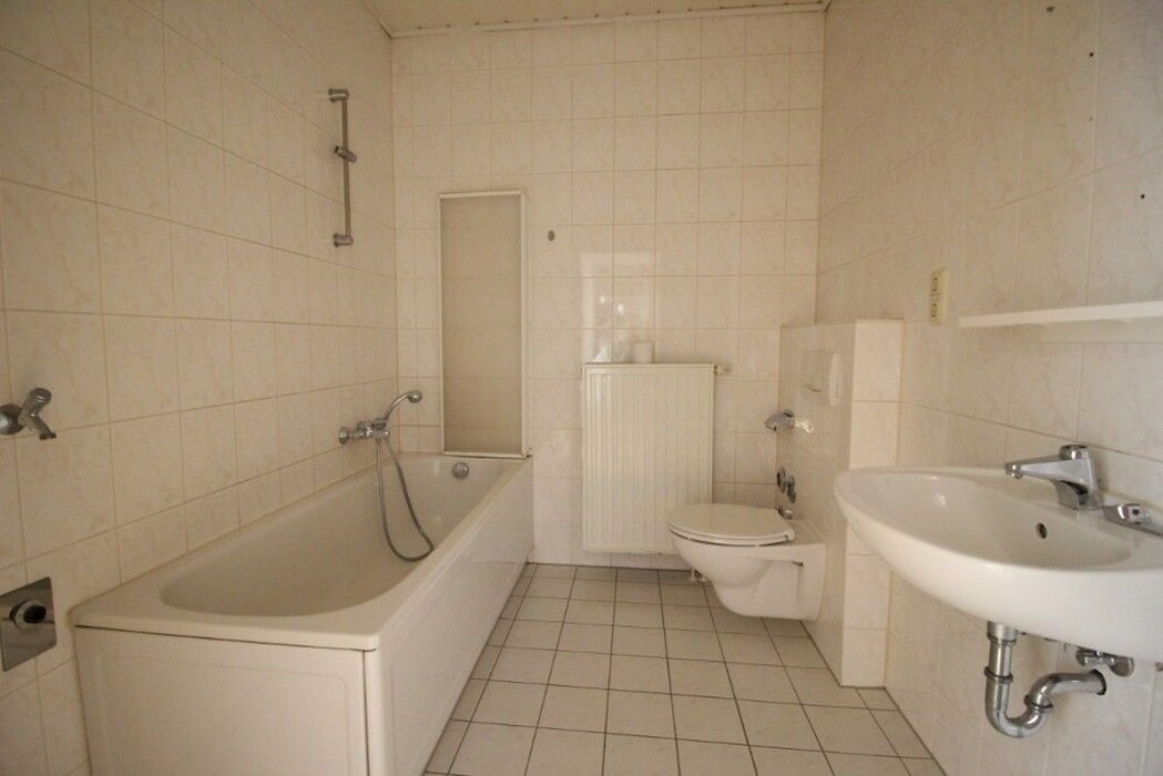 **Zentral- ruhige, helle 2 Zimmer Wohnung** - Photo 4