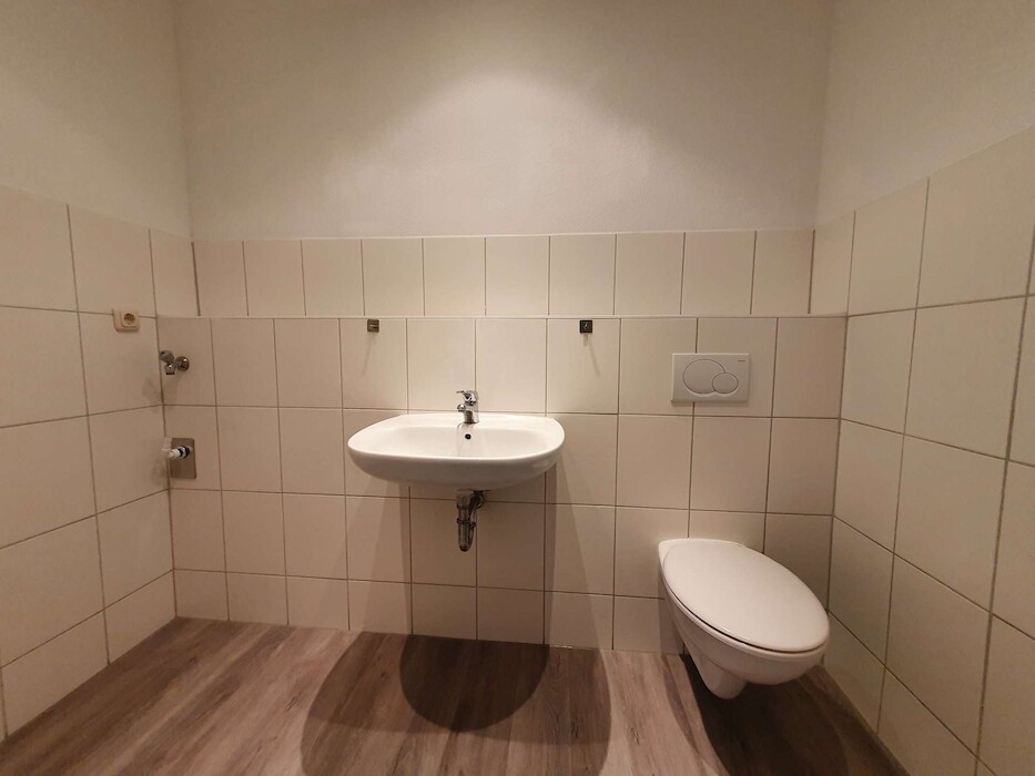 ** Schöne, helle - 2 Zimmerwohnung - 1. OG - schöner Eckbalkon - mit Einbauküche** - Photo 5