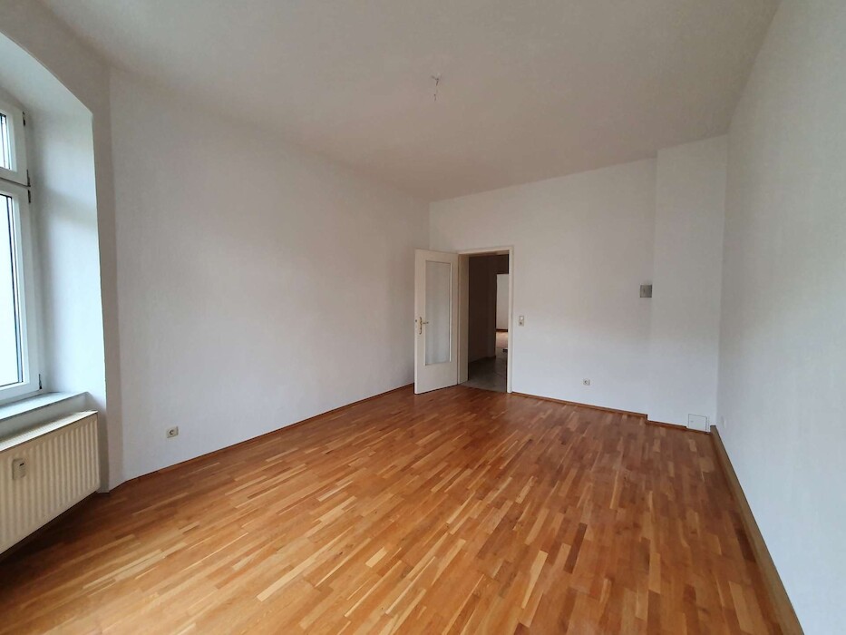 ** Schöne, helle - 2 Zimmerwohnung - 1. OG - schöner Eckbalkon - mit Einbauküche** - Photo 2