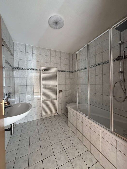 *Schöne, helle 3-Zimmer Wohnung*3. OG* Balkon* Nähe Zentrum von Plauen - Photo 2