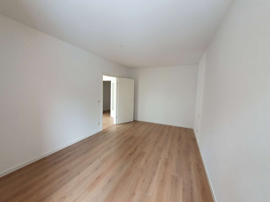 HARMONISCH *helle 2- Zimmer Wohnung mit großer, sonniger Terrasse und Einbauküche* - Foto 4