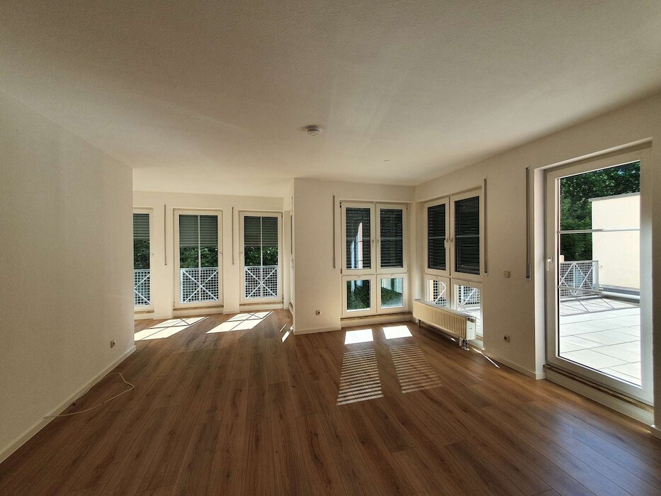 HARMONISCH *helle 2- Zimmer Wohnung mit großer, sonniger Terrasse und Einbauküche* - Foto 5