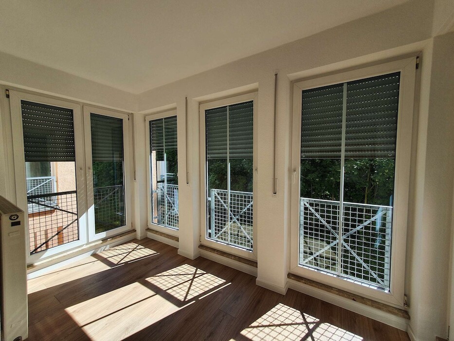 HARMONISCH *helle 2- Zimmer Wohnung mit großer, sonniger Terrasse und Einbauküche* - Foto 3